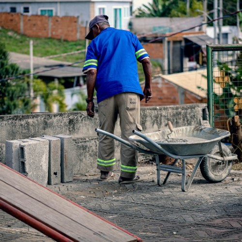 Secretaria de Obras de VR revitaliza áreas de lazer no Roma
